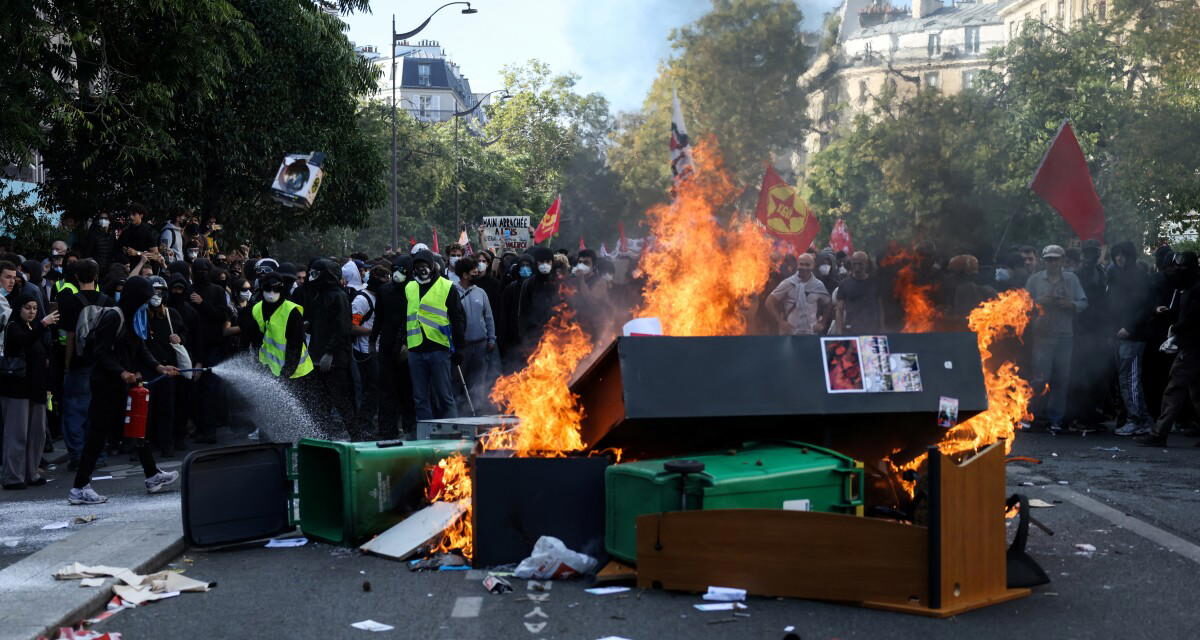 Almost 500 arrested, over 40 police wounded in French school protests