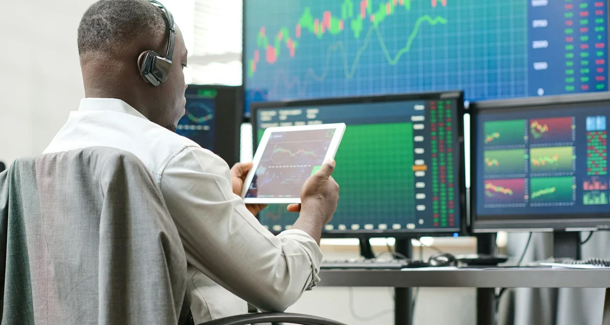 Where to invest in October 2026: Stocks, fixed income and assets to watch